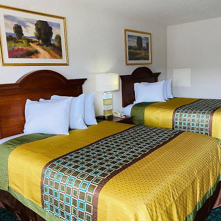 Harrisonville Inn & Suites 외부 사진