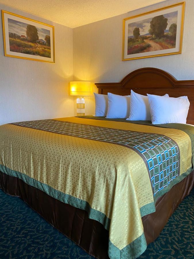 Harrisonville Inn & Suites 외부 사진